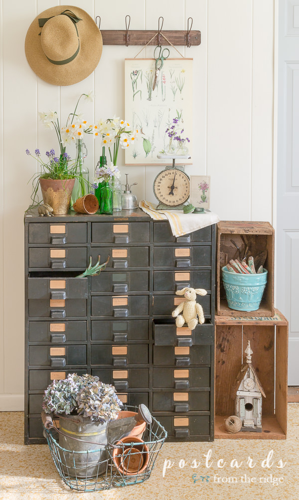 Garden-inspired decor. Love all of these easy ways to add some garden-inspired decor to your home! #homedecor #gardendecor #cottagedecor #vintagedecor vintage metal drawer cabinet with cottage garden decor